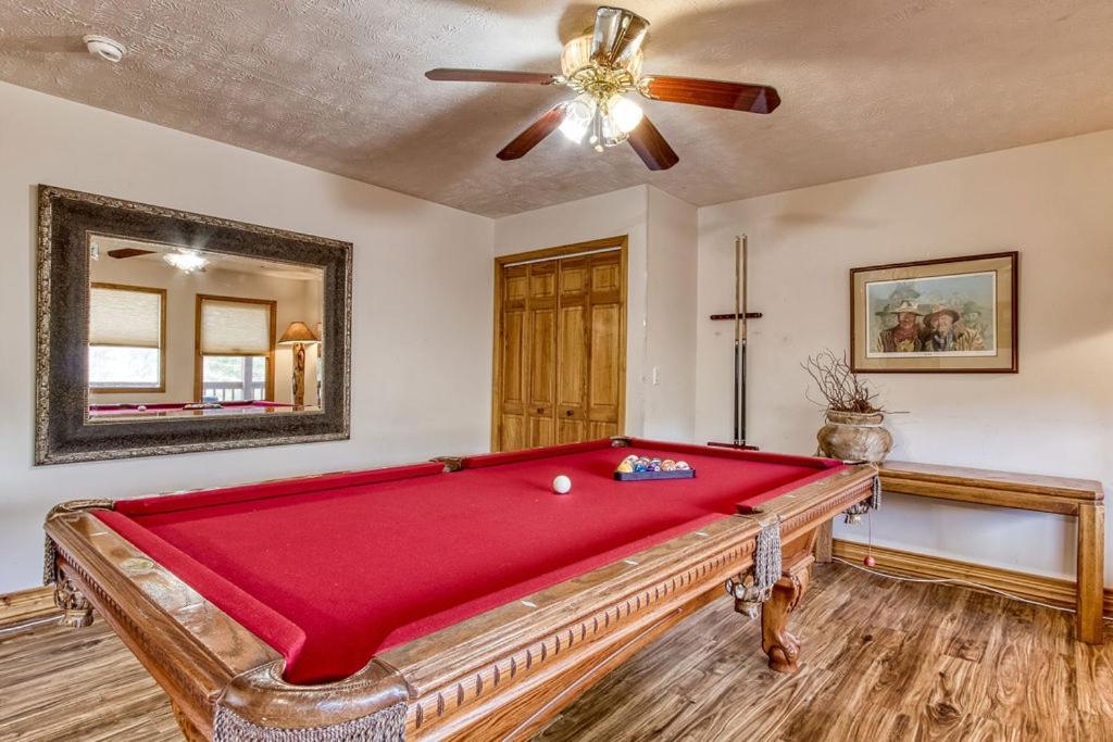 The Nuthouse Ii, Pool Table, Wifi, 1089 Free Tickets Each Paid Day, Dollywood And More Сивиървил Стая снимка