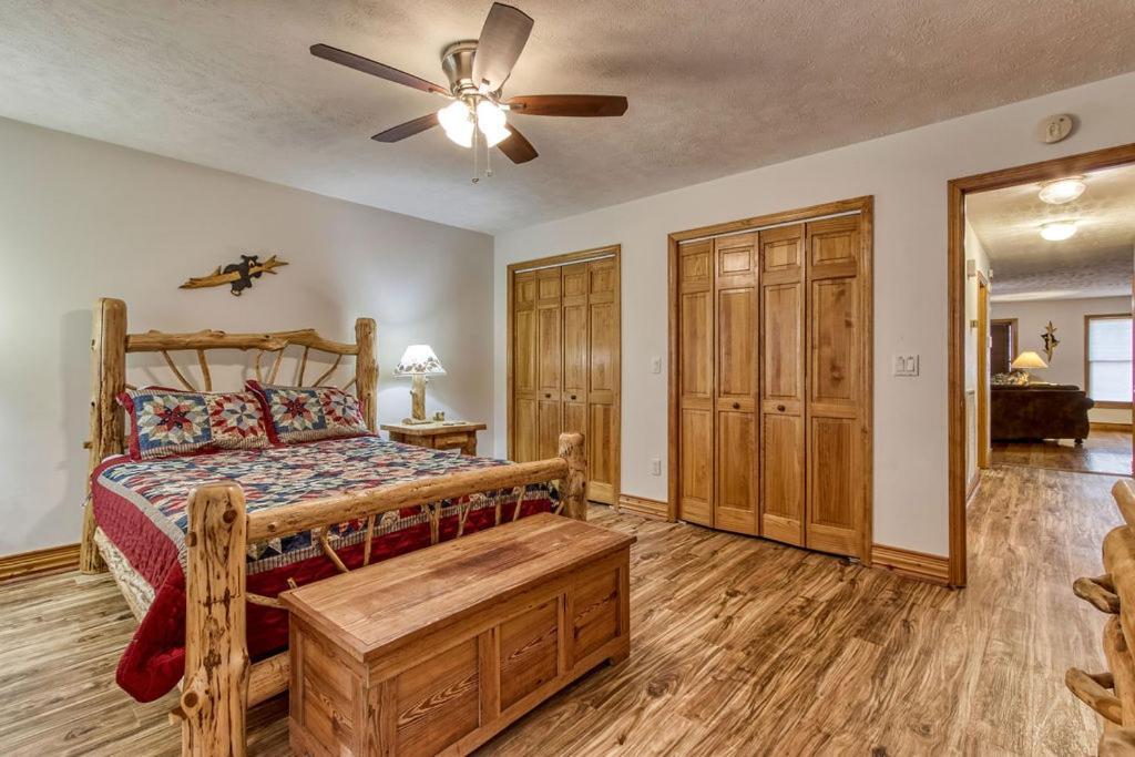 The Nuthouse Ii, Pool Table, Wifi, 1089 Free Tickets Each Paid Day, Dollywood And More Сивиървил Стая снимка