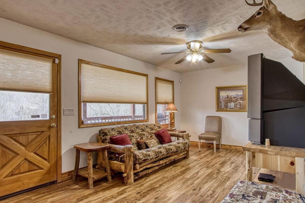 The Nuthouse Ii, Pool Table, Wifi, 1089 Free Tickets Each Paid Day, Dollywood And More Сивиървил Стая снимка