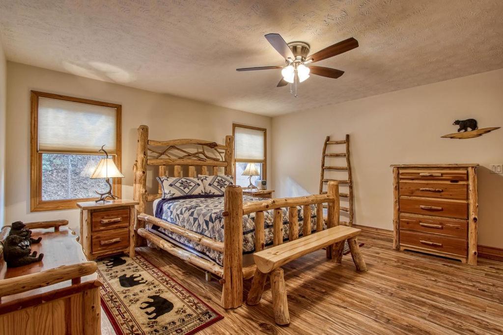 The Nuthouse Ii, Pool Table, Wifi, 1089 Free Tickets Each Paid Day, Dollywood And More Сивиървил Стая снимка